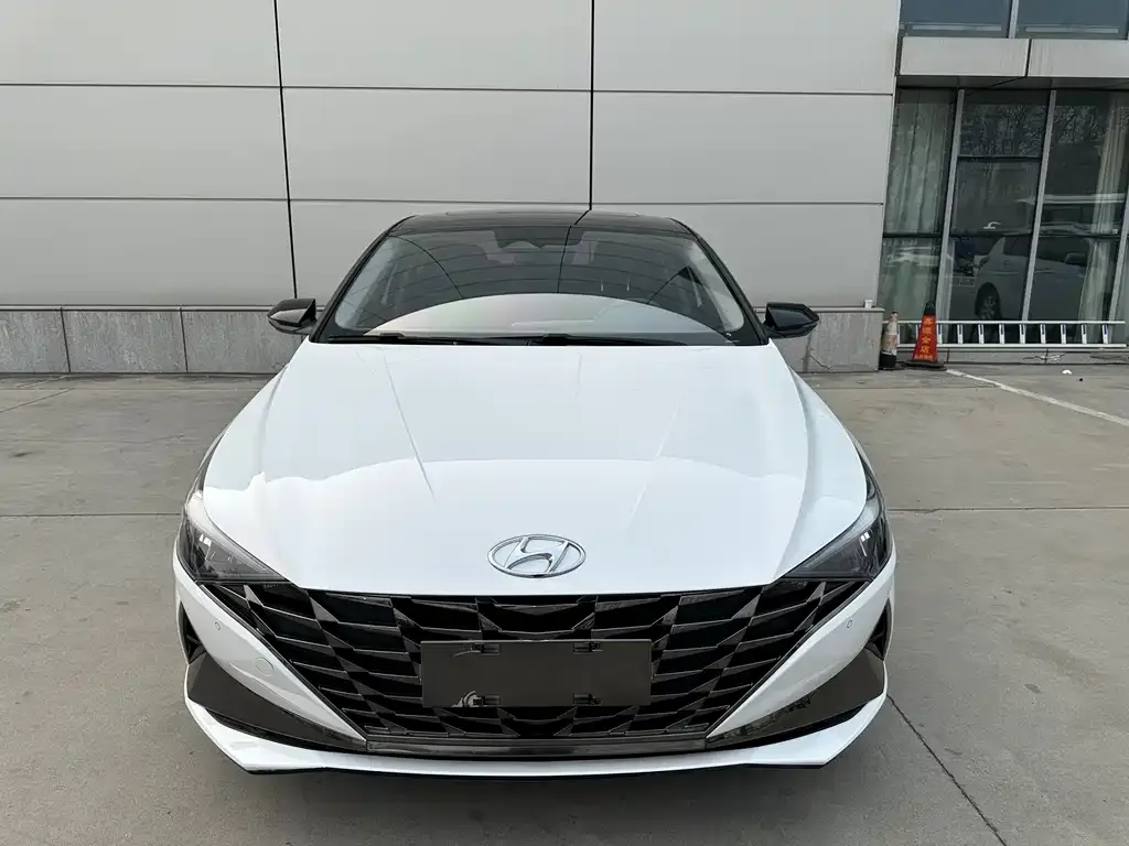 Hyundai Elantra — фото 2