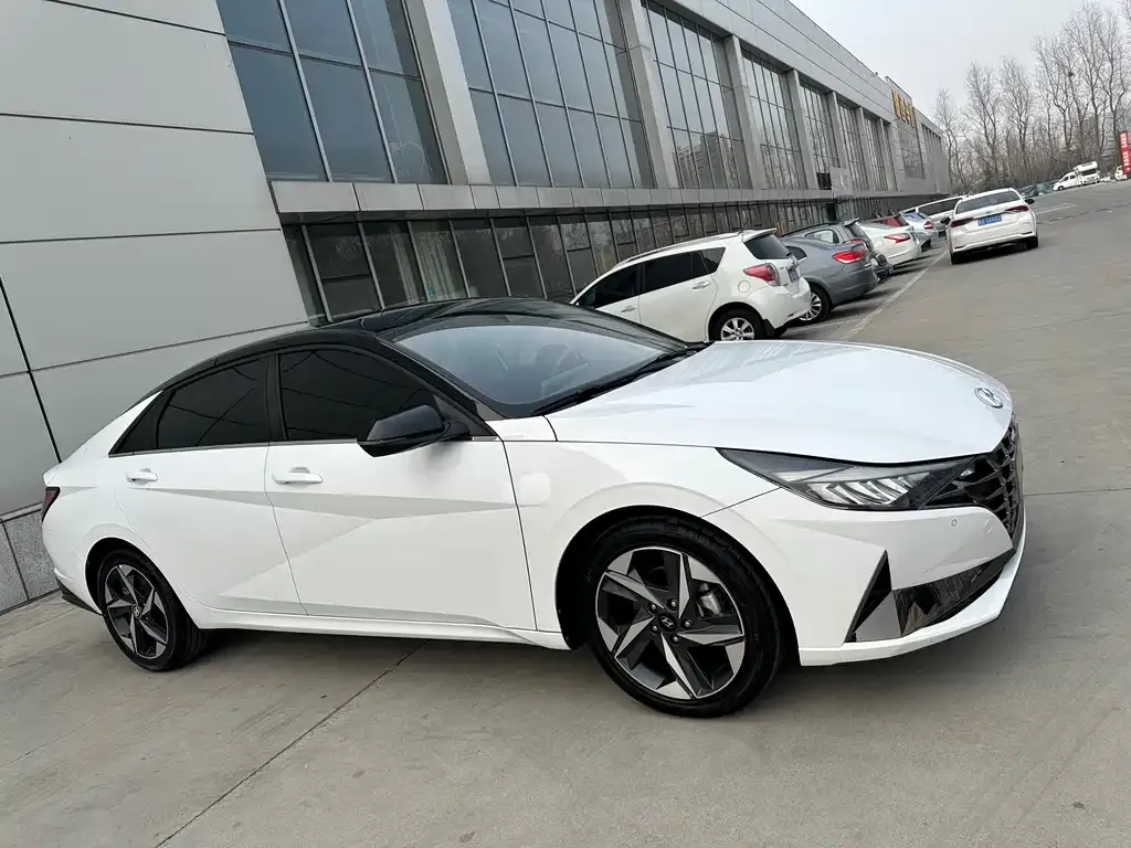 Hyundai Elantra — фото 3