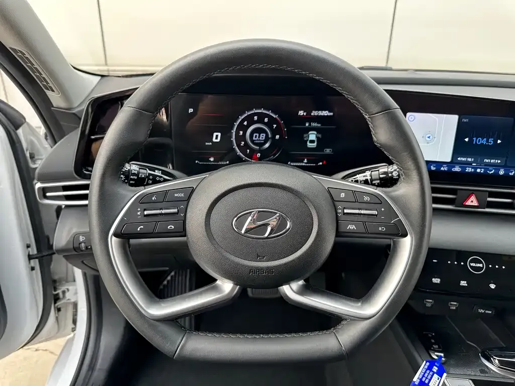 Hyundai Elantra — фото 10
