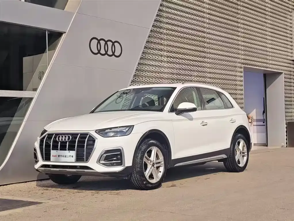 Audi Q5L — фото 1