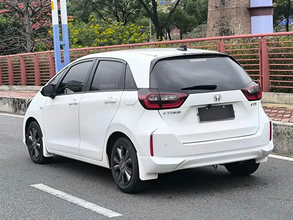 Honda Fit — фото 9