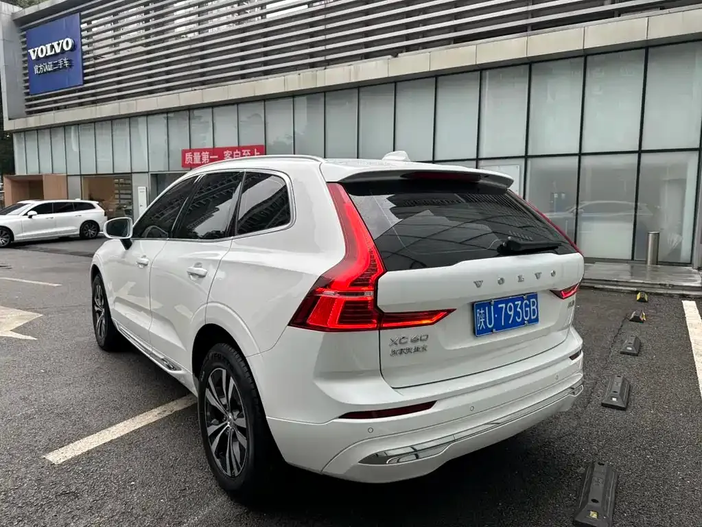 Volvo XC60 — фото 9