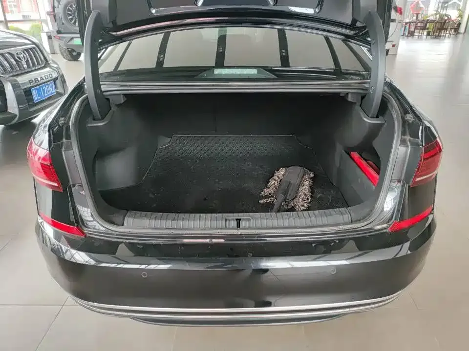 Volkswagen Passat — фото 7
