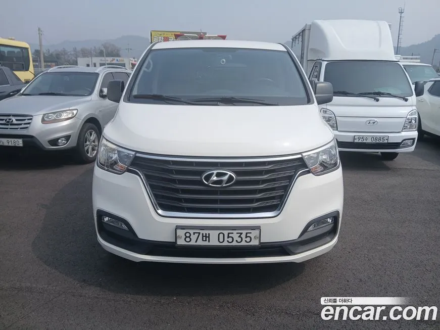 Hyundai Starex — фото 1