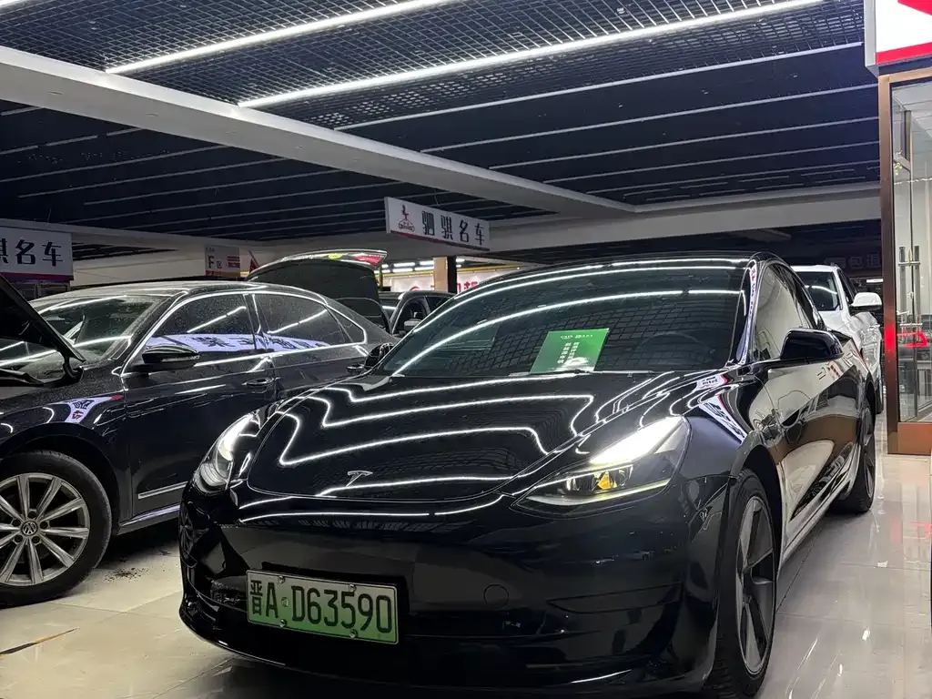 Tesla Model 3 — фото 1