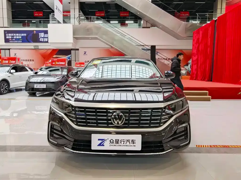 Volkswagen Passat New Energy — фото 10