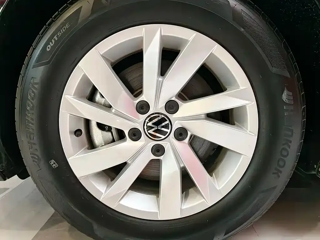 Volkswagen Passat New Energy — фото 3