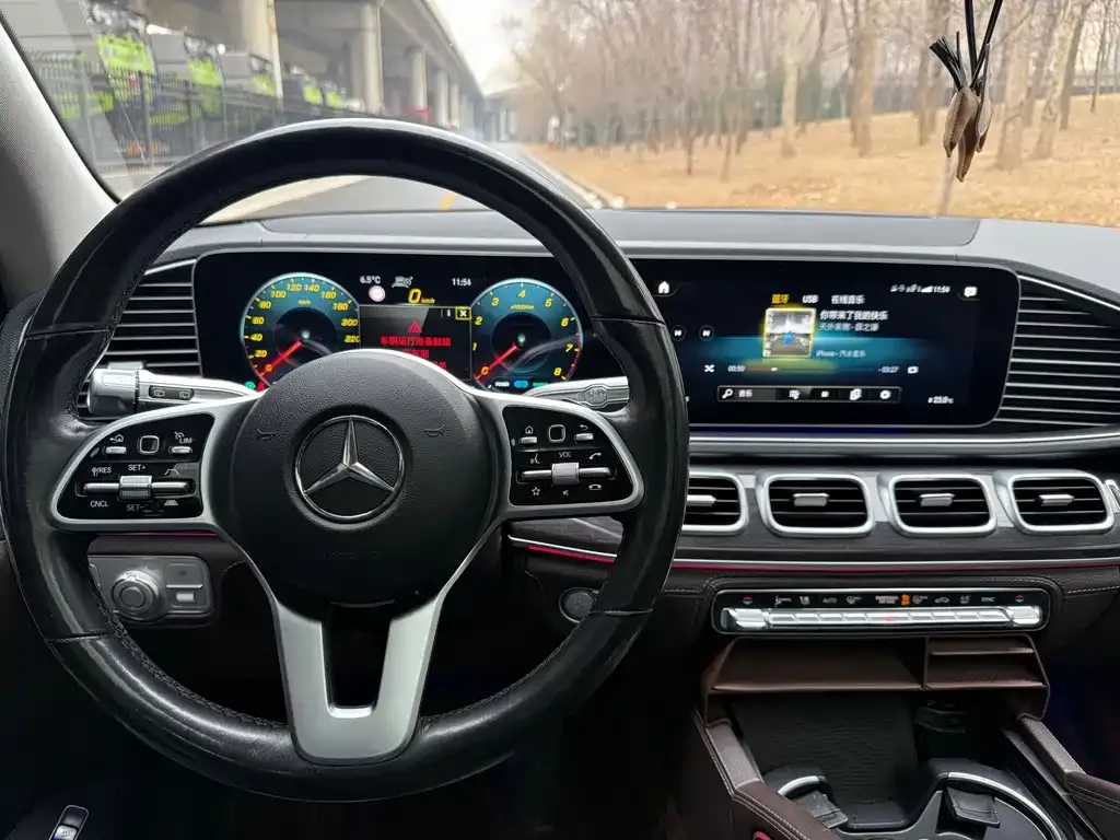 Mercedes-Benz GLS — фото 4
