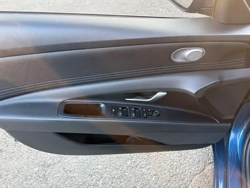 Hyundai Elantra — фото 10