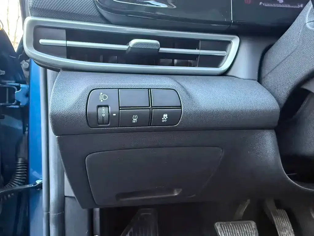 Hyundai Elantra — фото 4