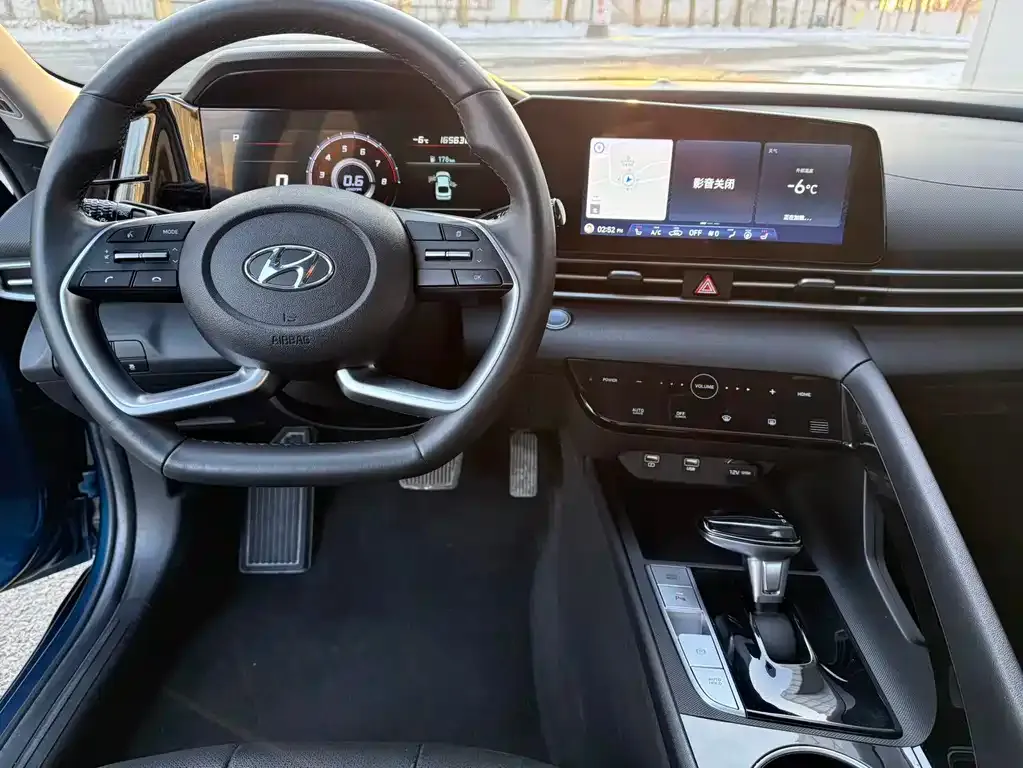 Hyundai Elantra — фото 3