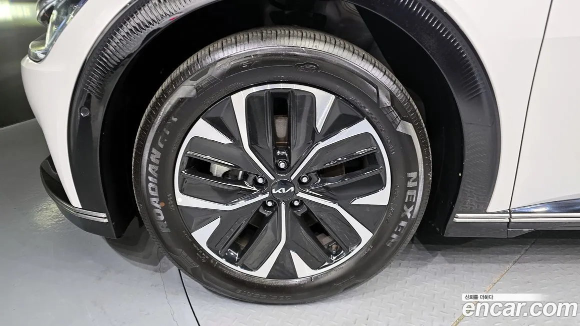 Kia EV6 — фото 6