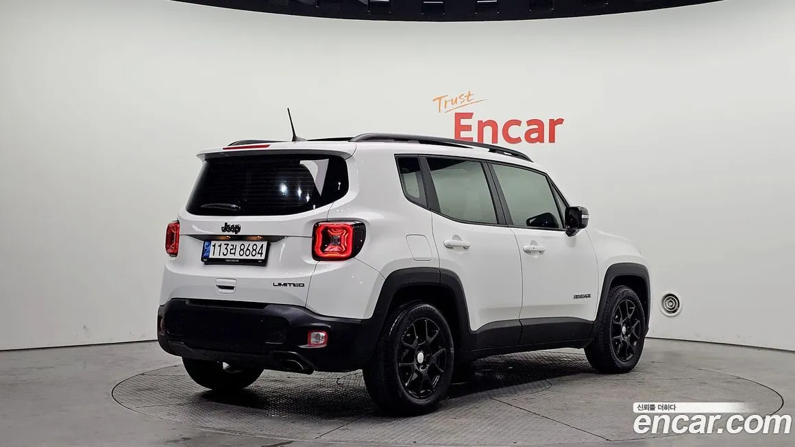 Jeep Renegade — фото 3