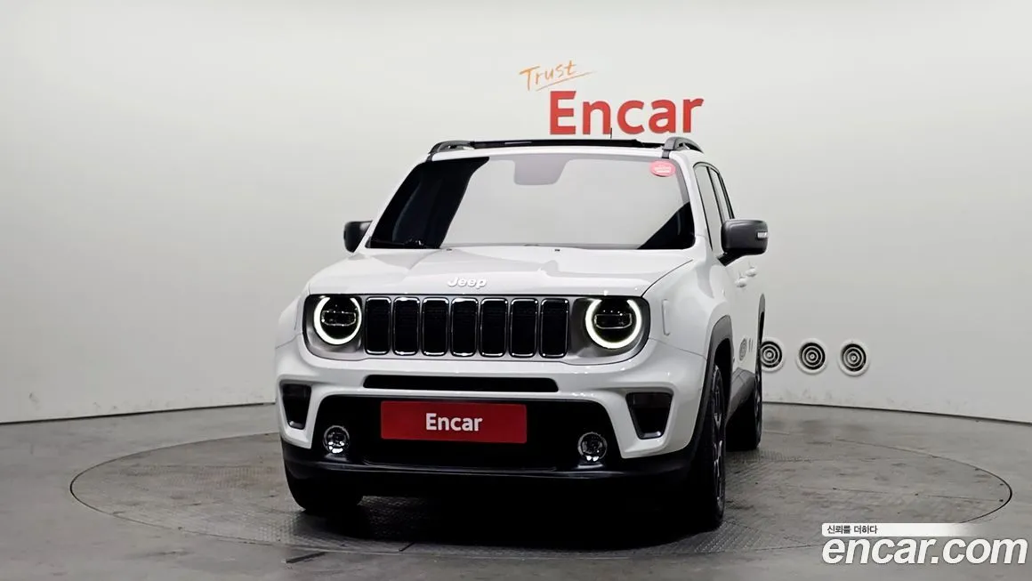 Jeep Renegade — фото 7