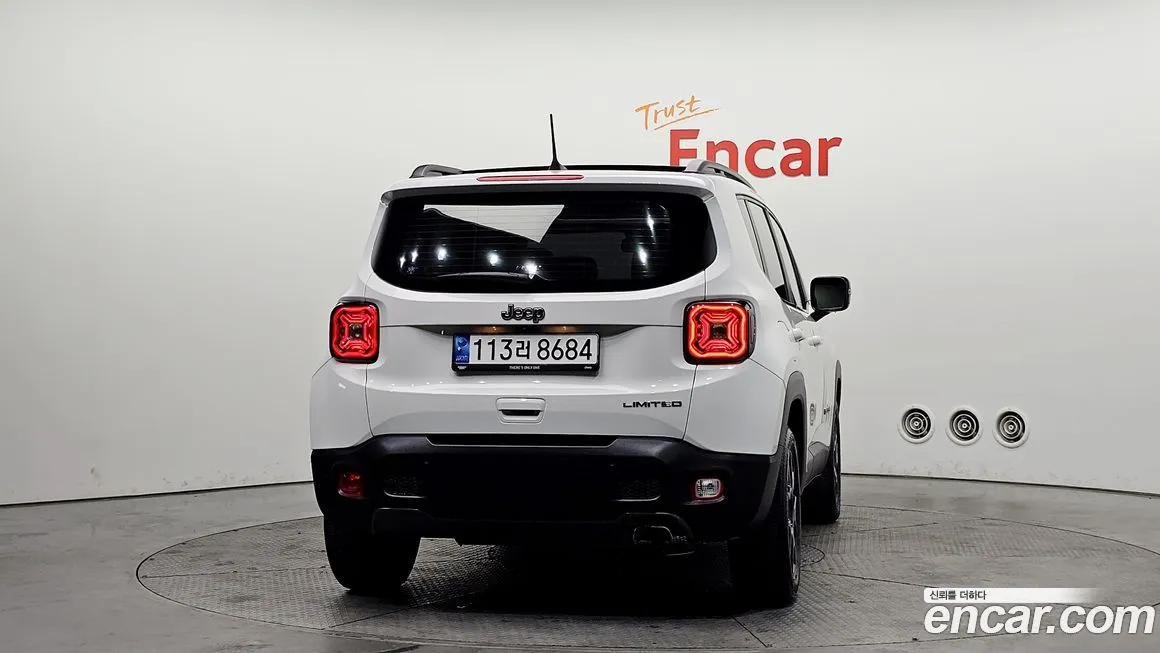 Jeep Renegade — фото 6