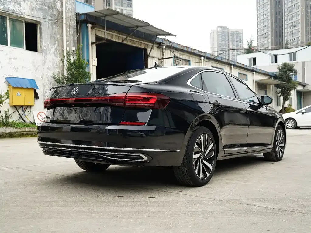 Volkswagen Passat — фото 10