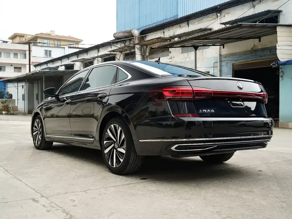 Volkswagen Passat — фото 6