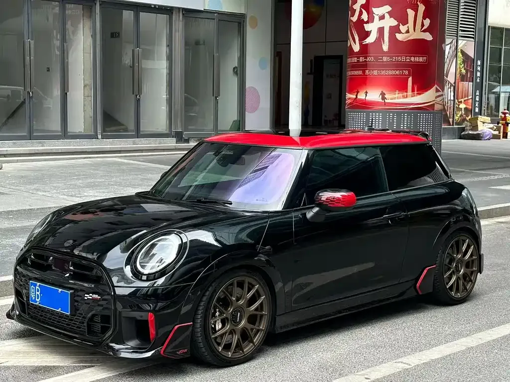 MINI JCW (John Cooper Works) — фото 1