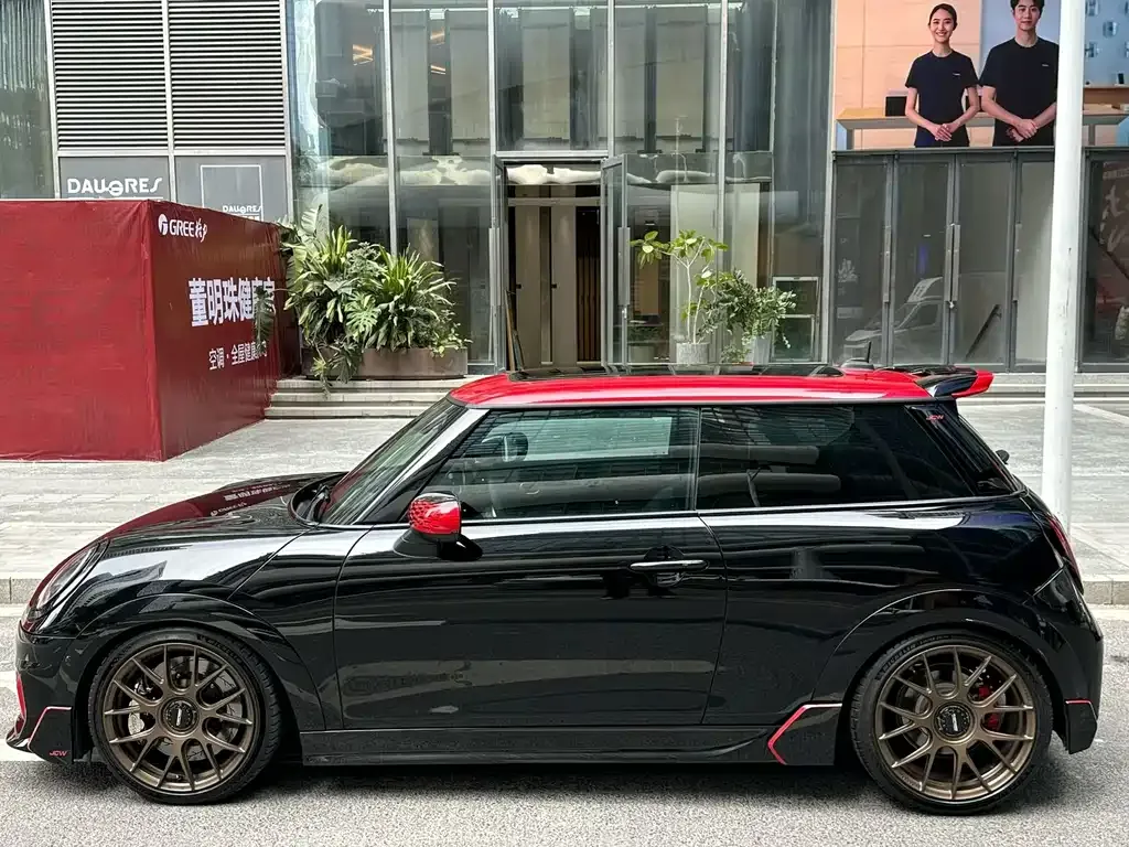 MINI JCW (John Cooper Works) — фото 10