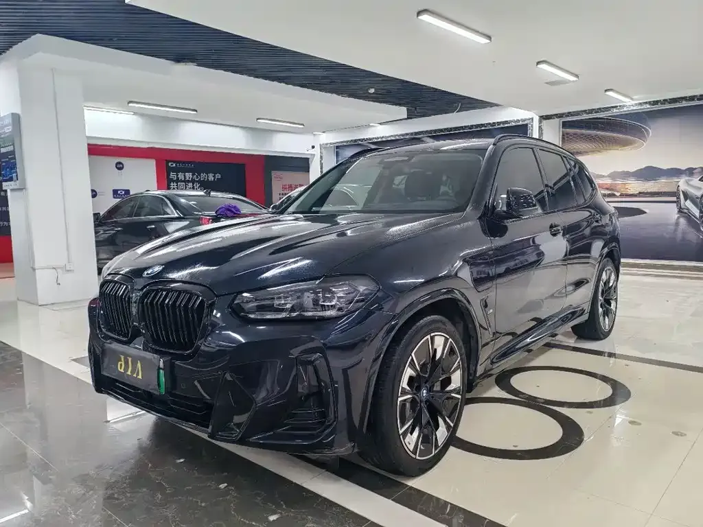 BMW iX3 — фото 1