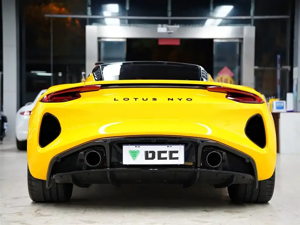 Lotus Emira — фото 10