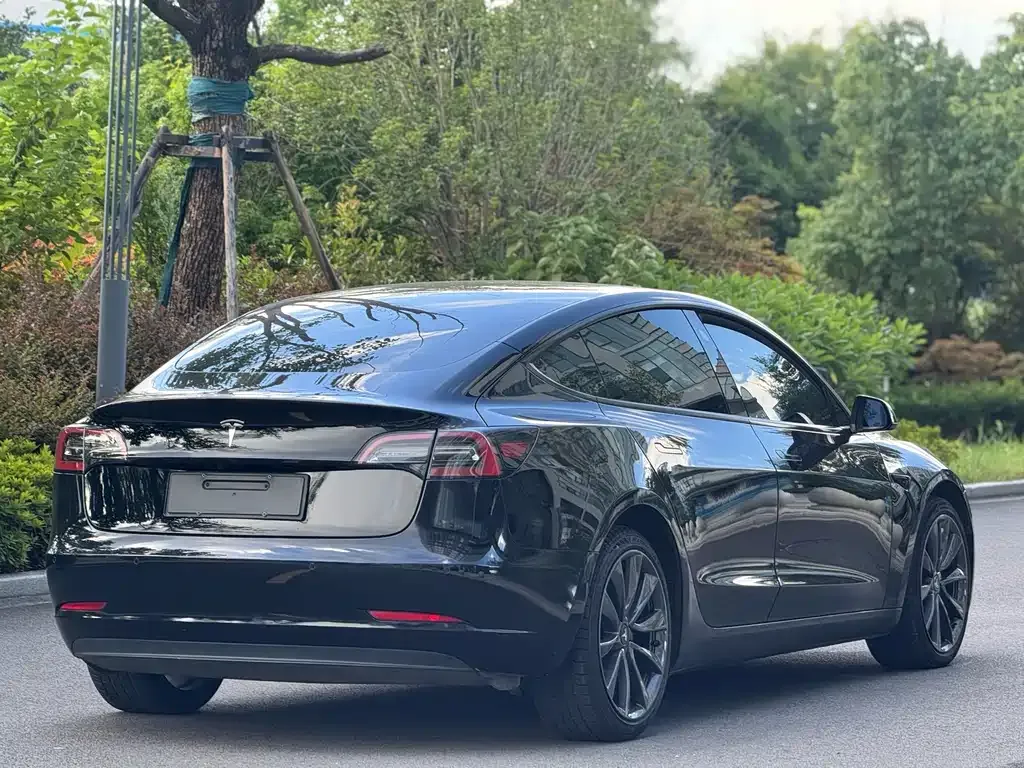 Tesla Model 3 — фото 10
