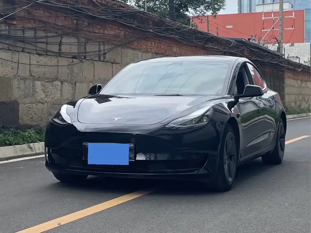 Tesla Model 3 — фото 1