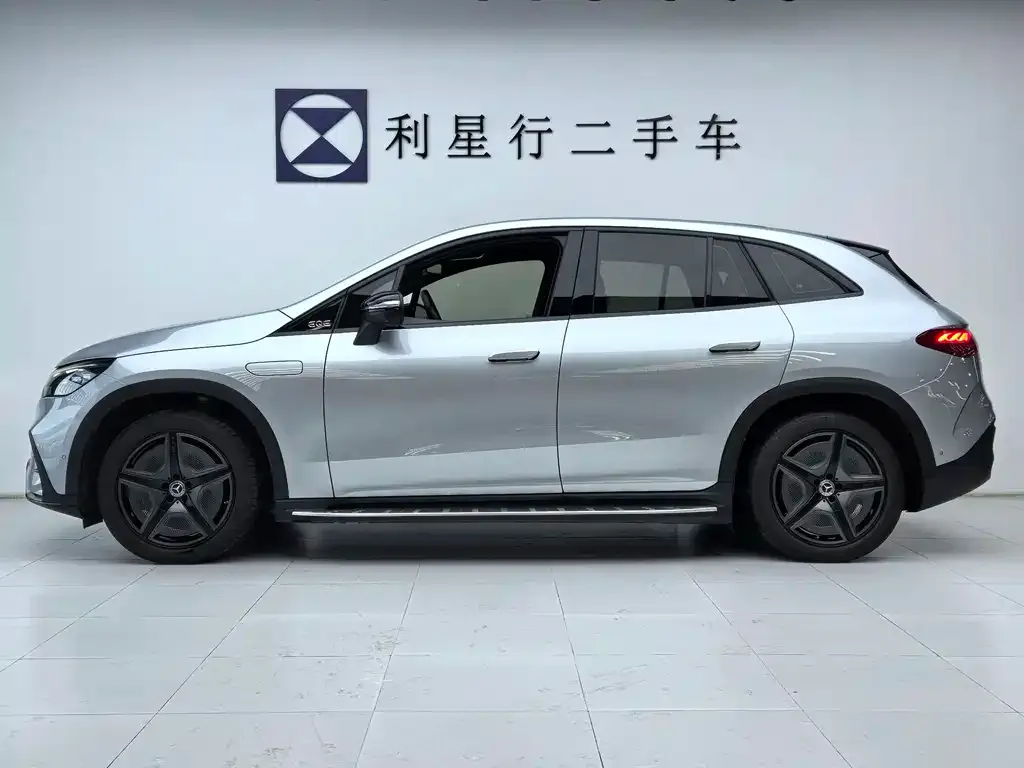 Mercedes-Benz EQE SUV — фото 4