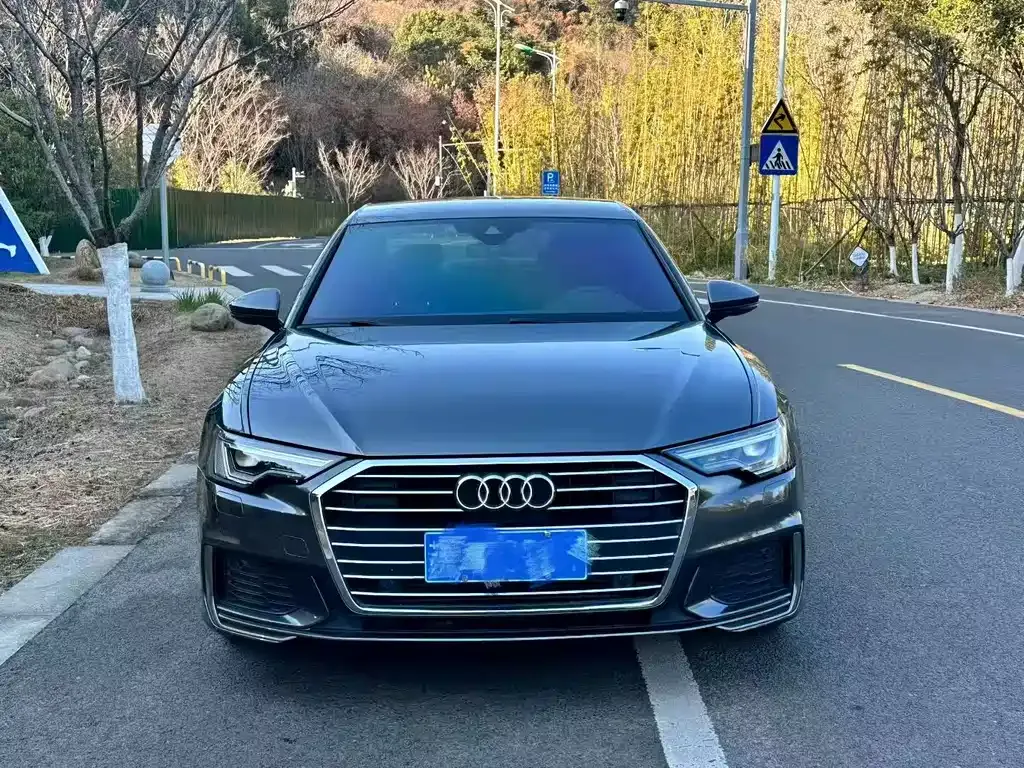 Audi A6L — фото 1