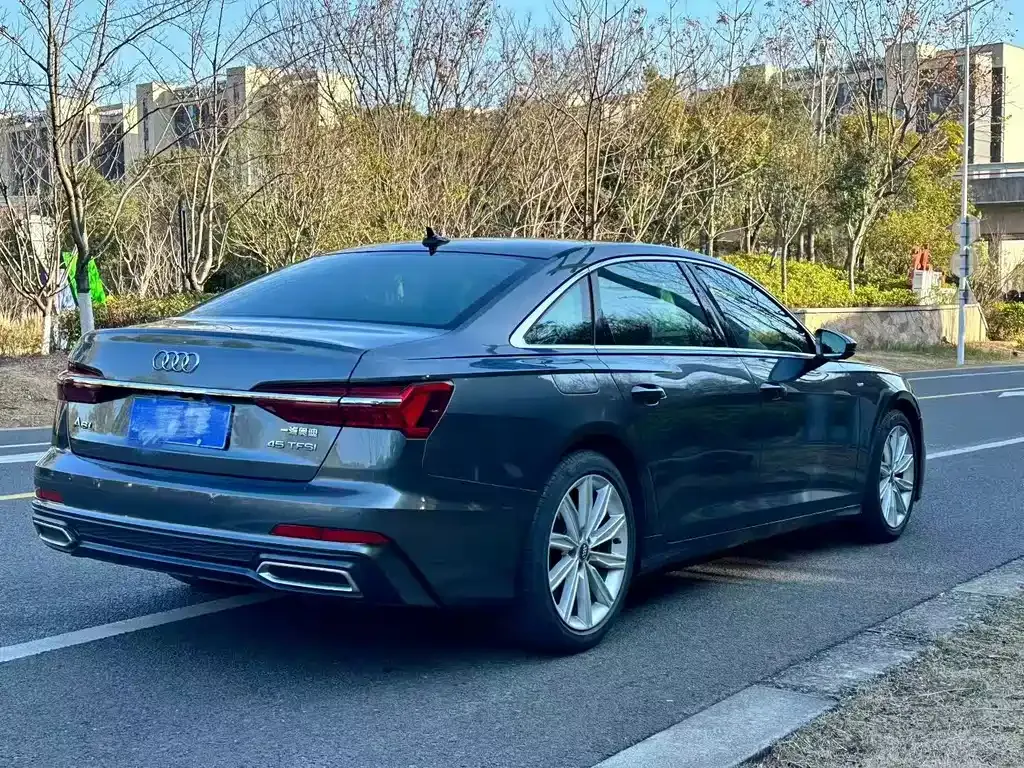 Audi A6L — фото 9