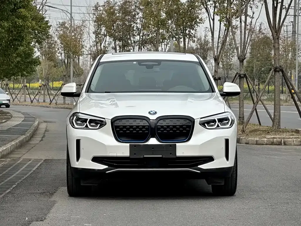 BMW iX3 — фото 2