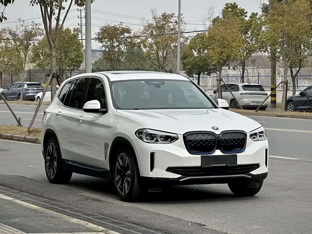 BMW iX3 — фото 3