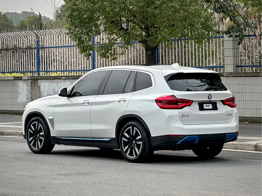 BMW iX3 — фото 5