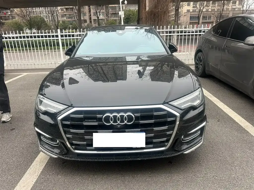 Audi A6L — фото 1