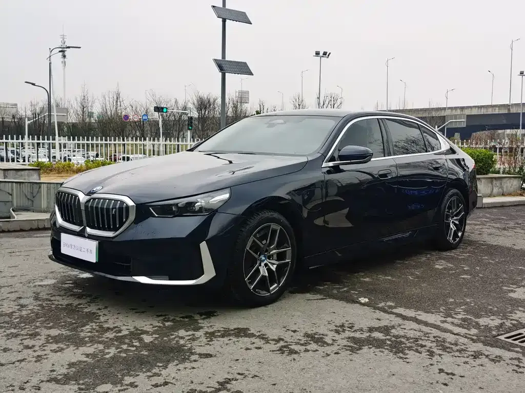 BMW i5 — фото 1