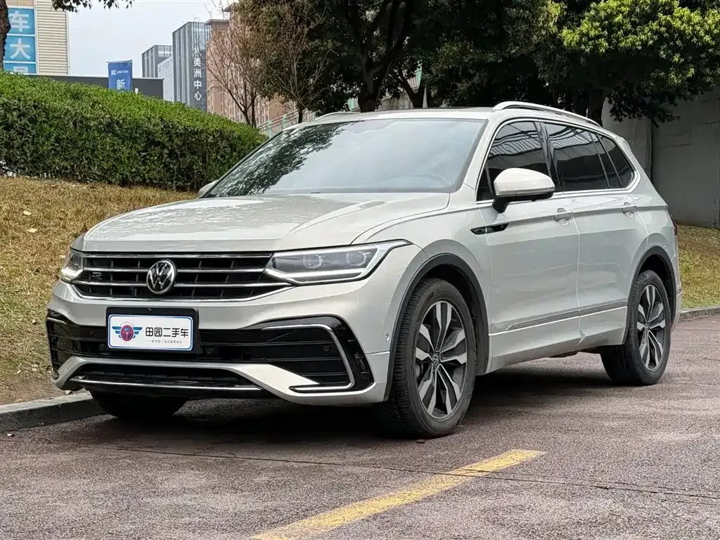 Volkswagen Tiguan L — фото 1