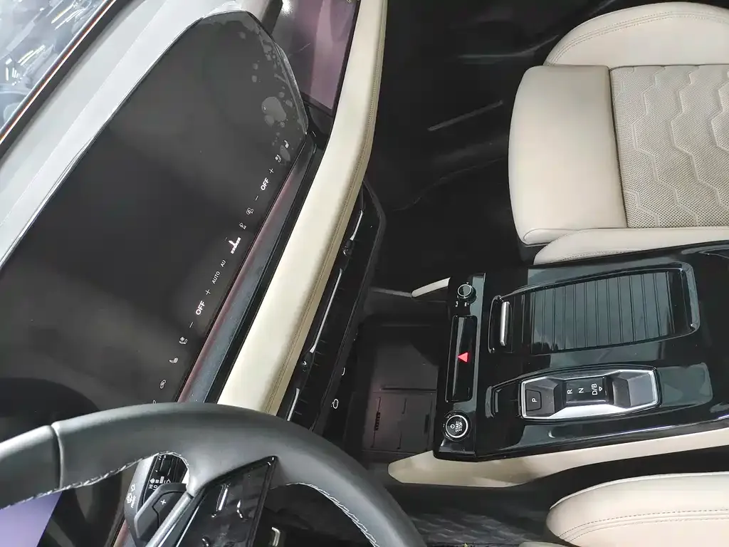 Audi Q6L e-tron — фото 10