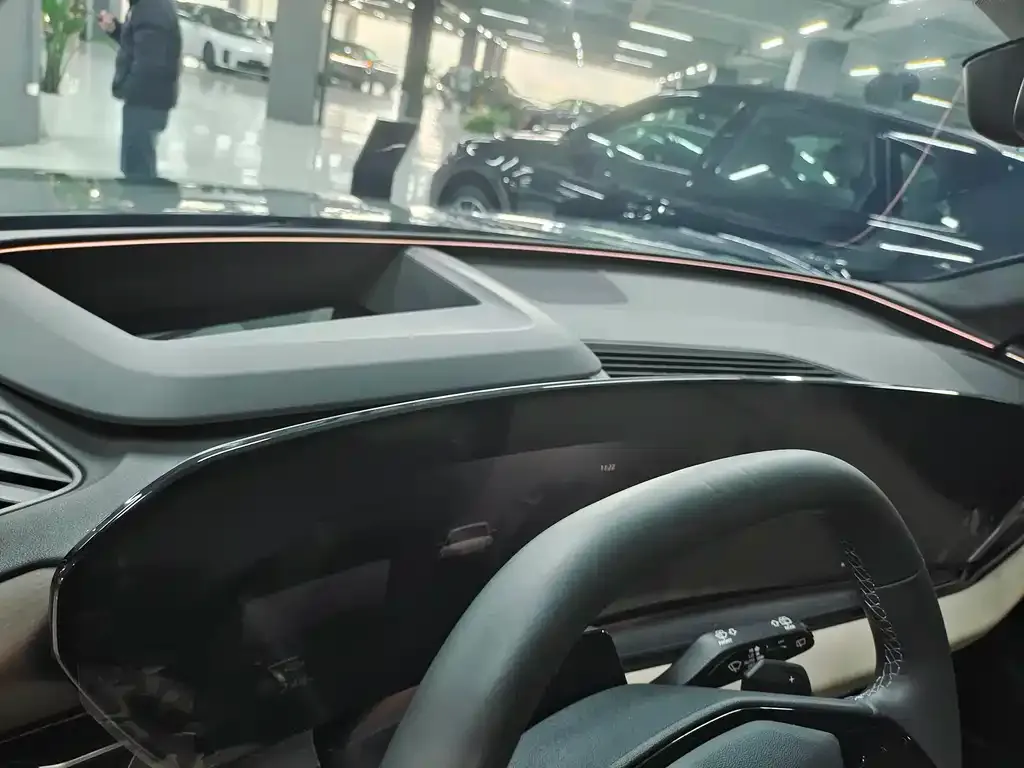 Audi Q6L e-tron — фото 8