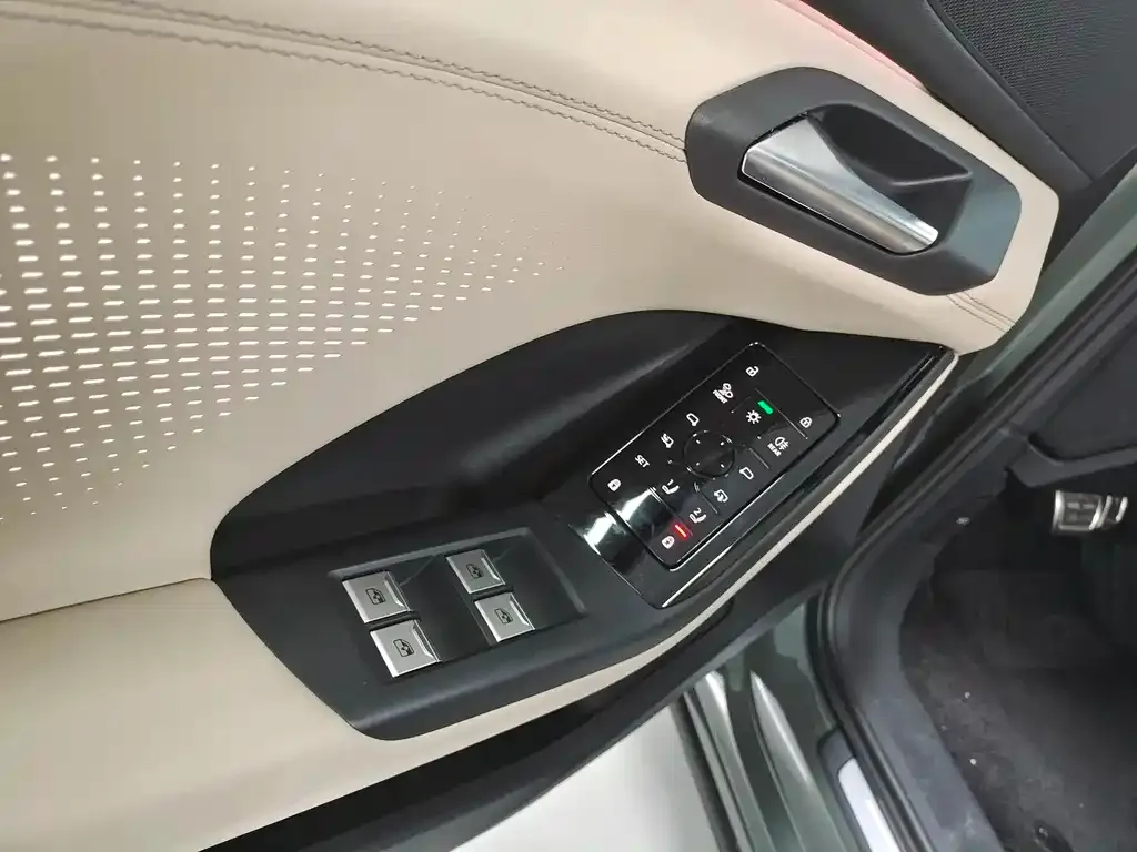 Audi Q6L e-tron — фото 2