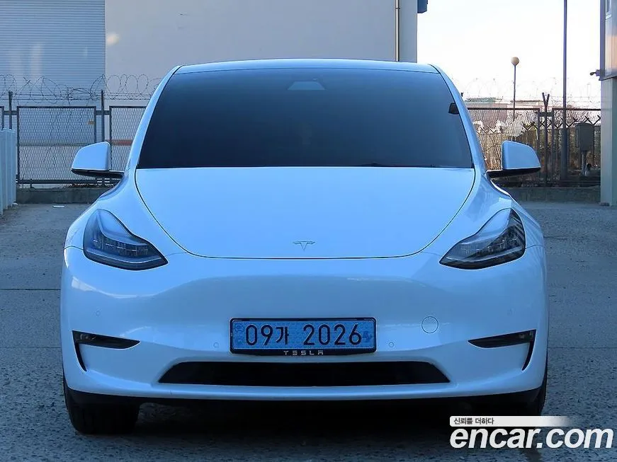 Tesla Model Y — фото 1