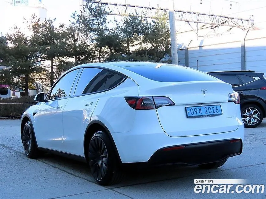 Tesla Model Y — фото 7