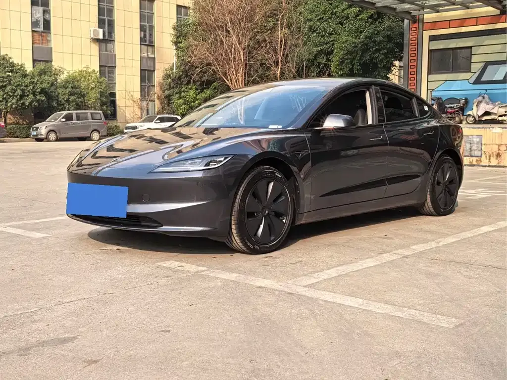 Tesla Model 3 — фото 1