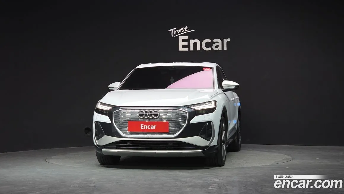Audi Q4 e-tron — фото 6