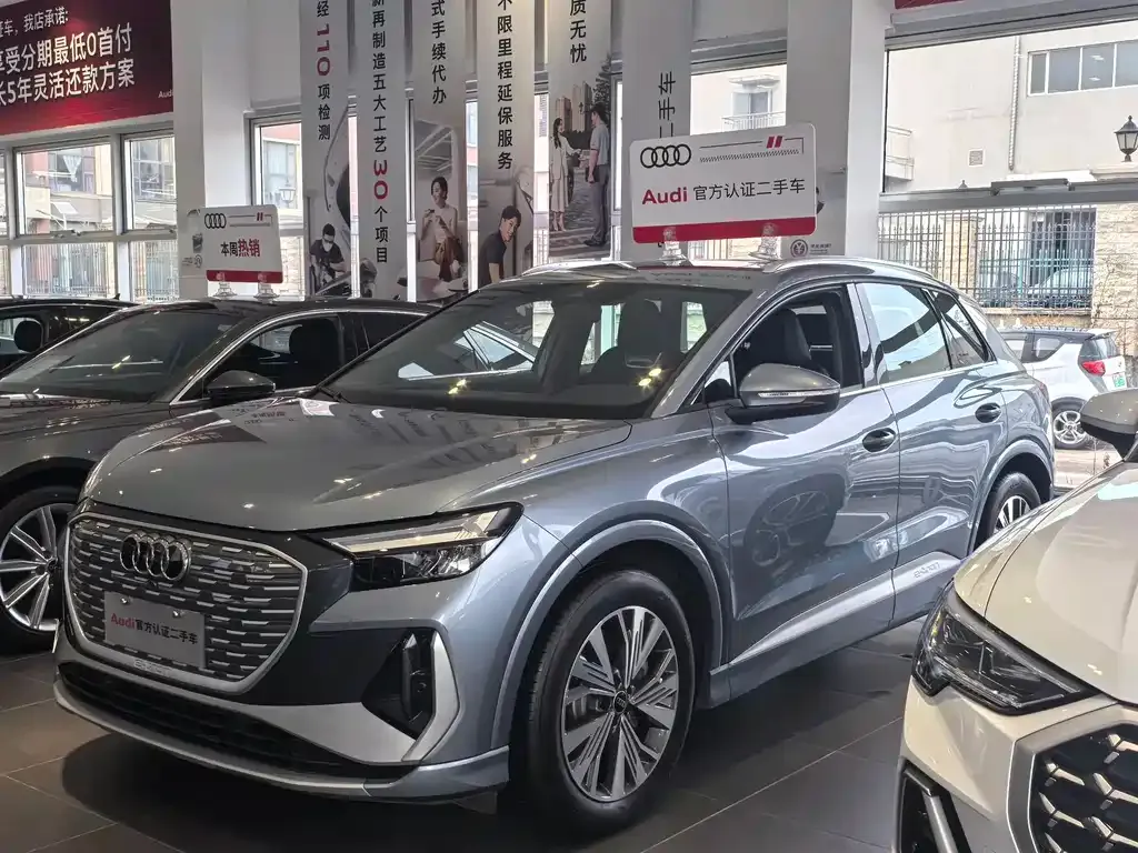 Audi Q4 e-tron — фото 1