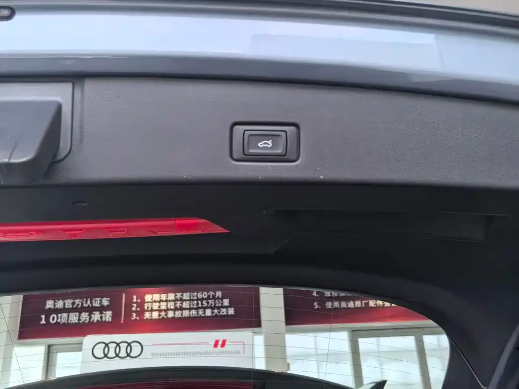 Audi Q4 e-tron — фото 2