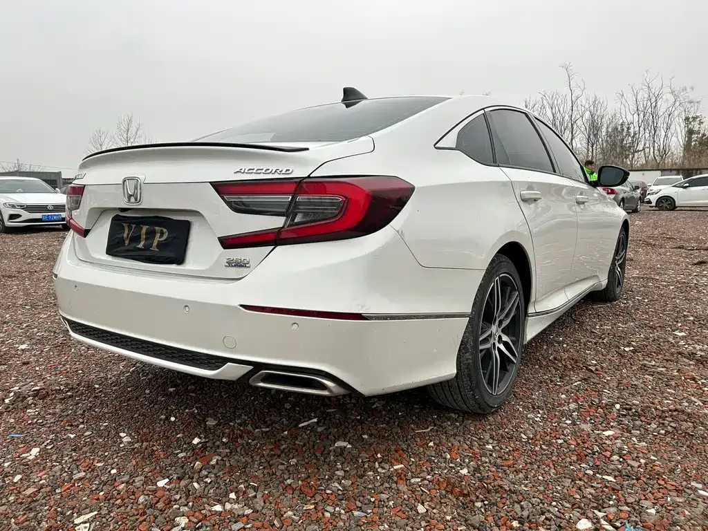 Honda Accord — фото 10