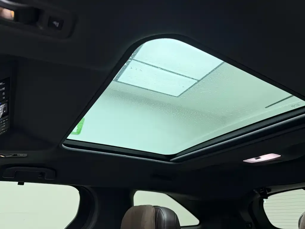 Toyota Granvia — фото 8