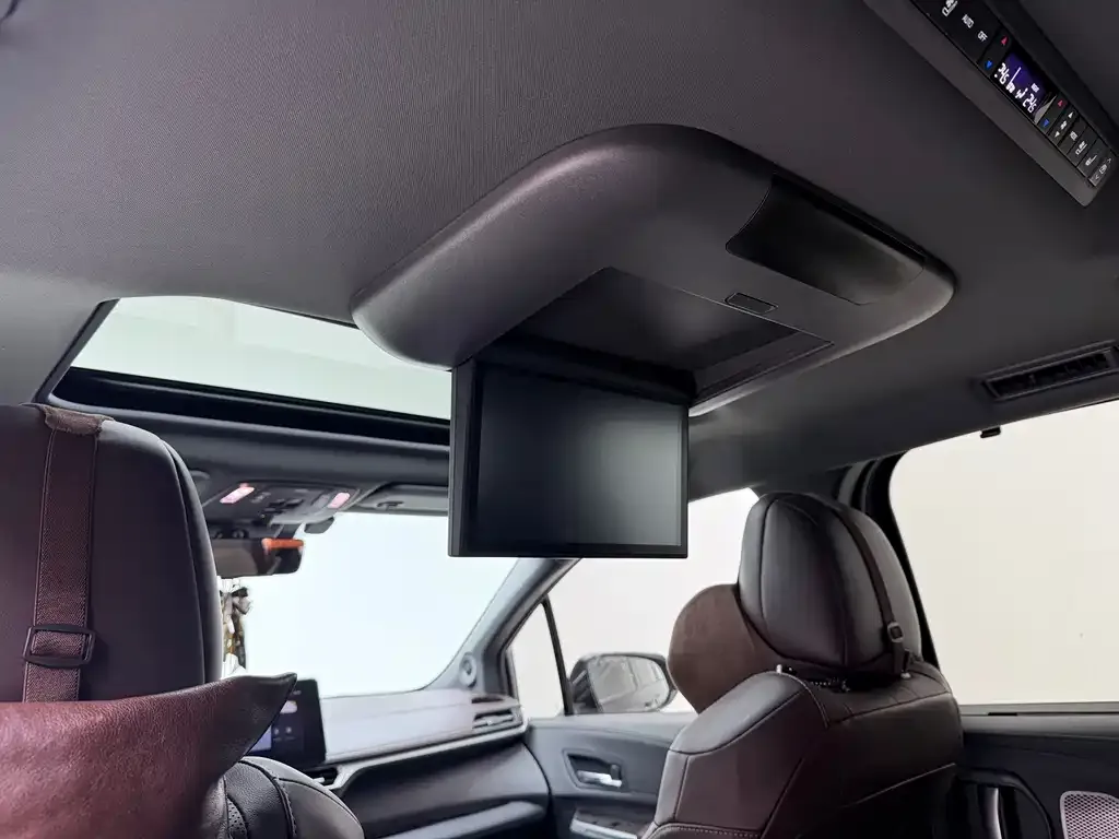 Toyota Granvia — фото 4