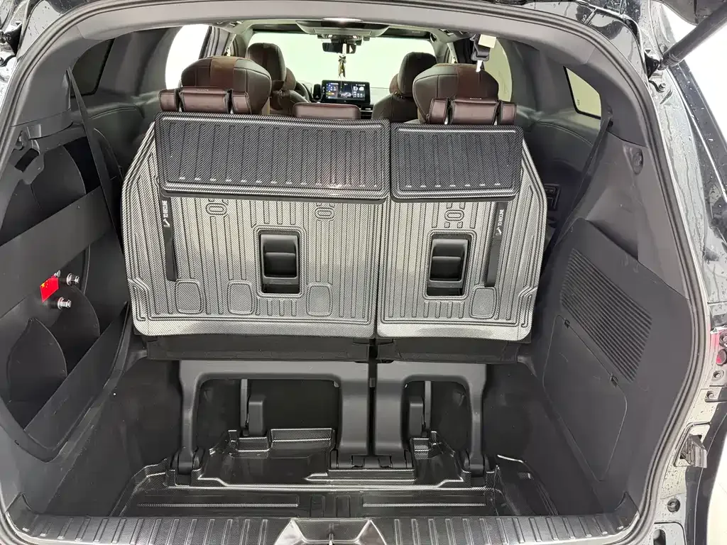 Toyota Granvia — фото 9