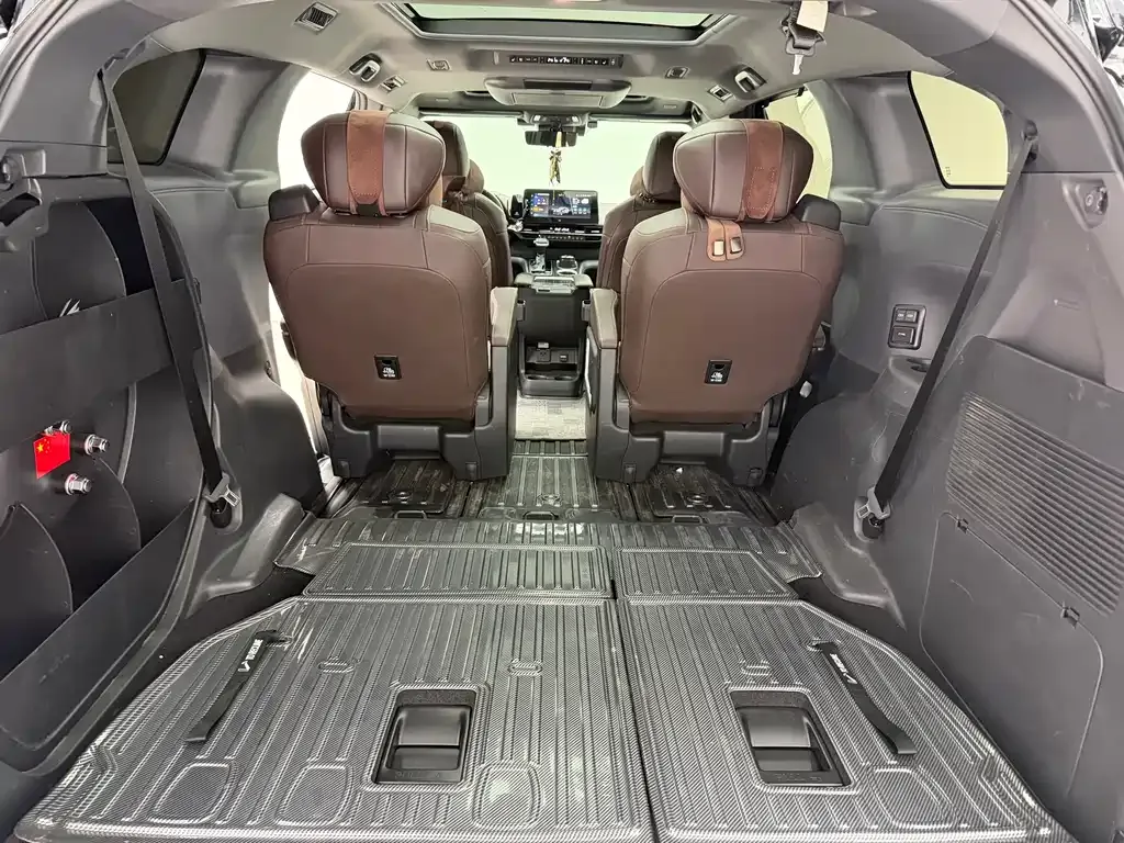 Toyota Granvia — фото 10